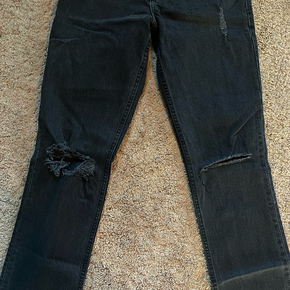 Abercrombie & Fitch Curve Love Ultra High Rise 90’s Straight Jeans in Black Rip - Picture 5 of 5